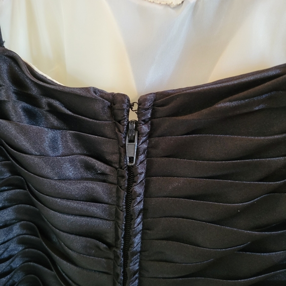 Strapless black full-length gown with silver sparkles in the skirt, size 7/8 - Picture 10 of 14